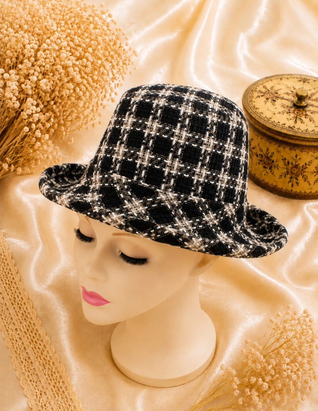 Chapeau femme  coloris noir et blanc carreaux tissu structuré neuf