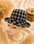 Chapeau femme  coloris noir et blanc carreaux tissu structuré neuf