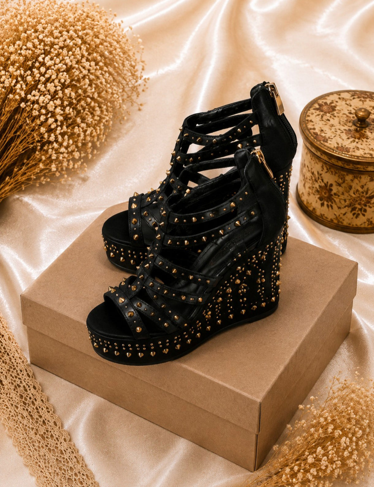 Sandales compensées femme JENNIKA noir clous dorés taille 37